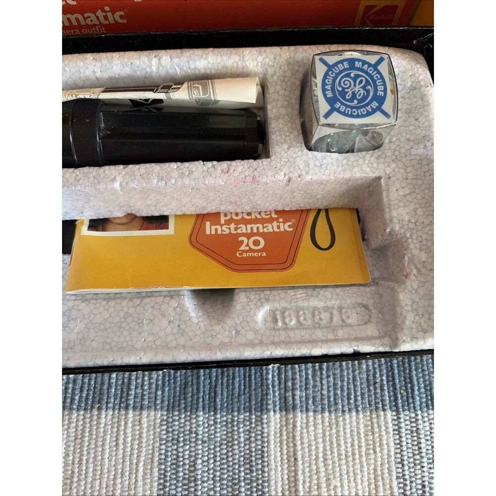 Vintage Pocket Instamatic 20 With Sylvania Magic Cubes And Extender Original Box
